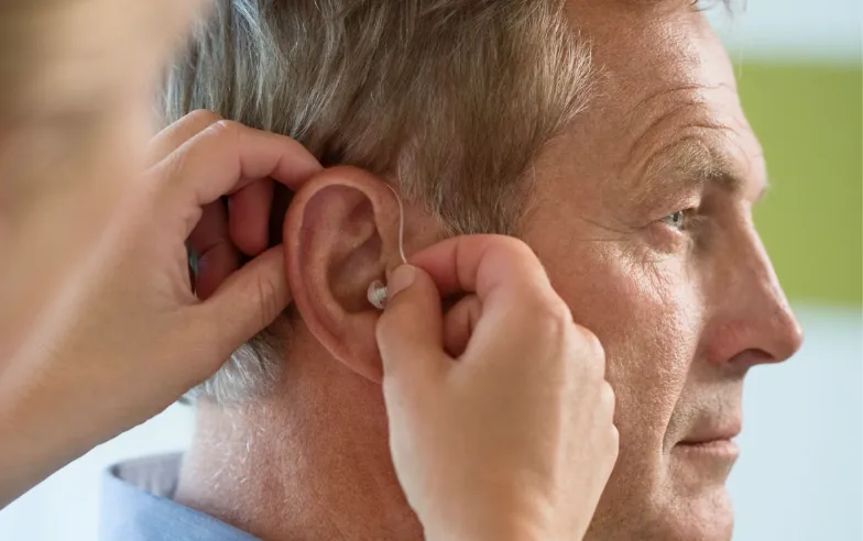 lam-the-nao-de-ngan-ngua-tinh-trang-suy-giam-thinh-luc-o-nguoi-gia